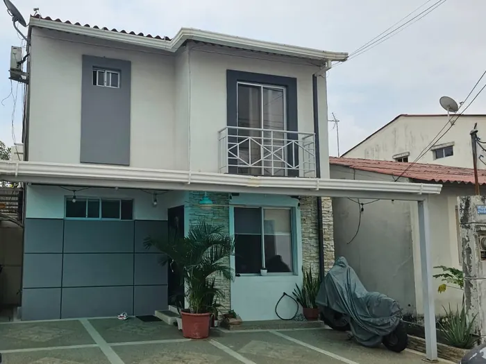 Vivienda de dos plantas en la urbanización Metrópolis, en Guayaquil